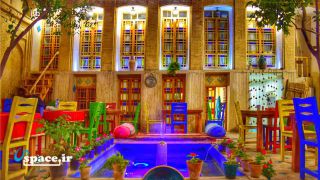 اقامتگاه بوم گردی عمارت هفت رنگ - شیراز
