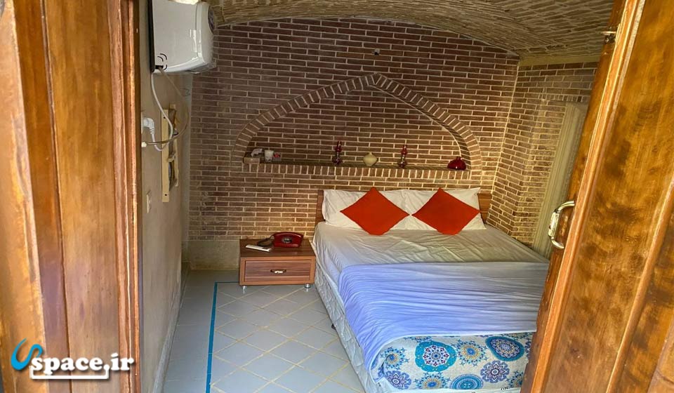 اتاق ۲ تخته قجری خانه سنتی ماه منیر- شیراز
